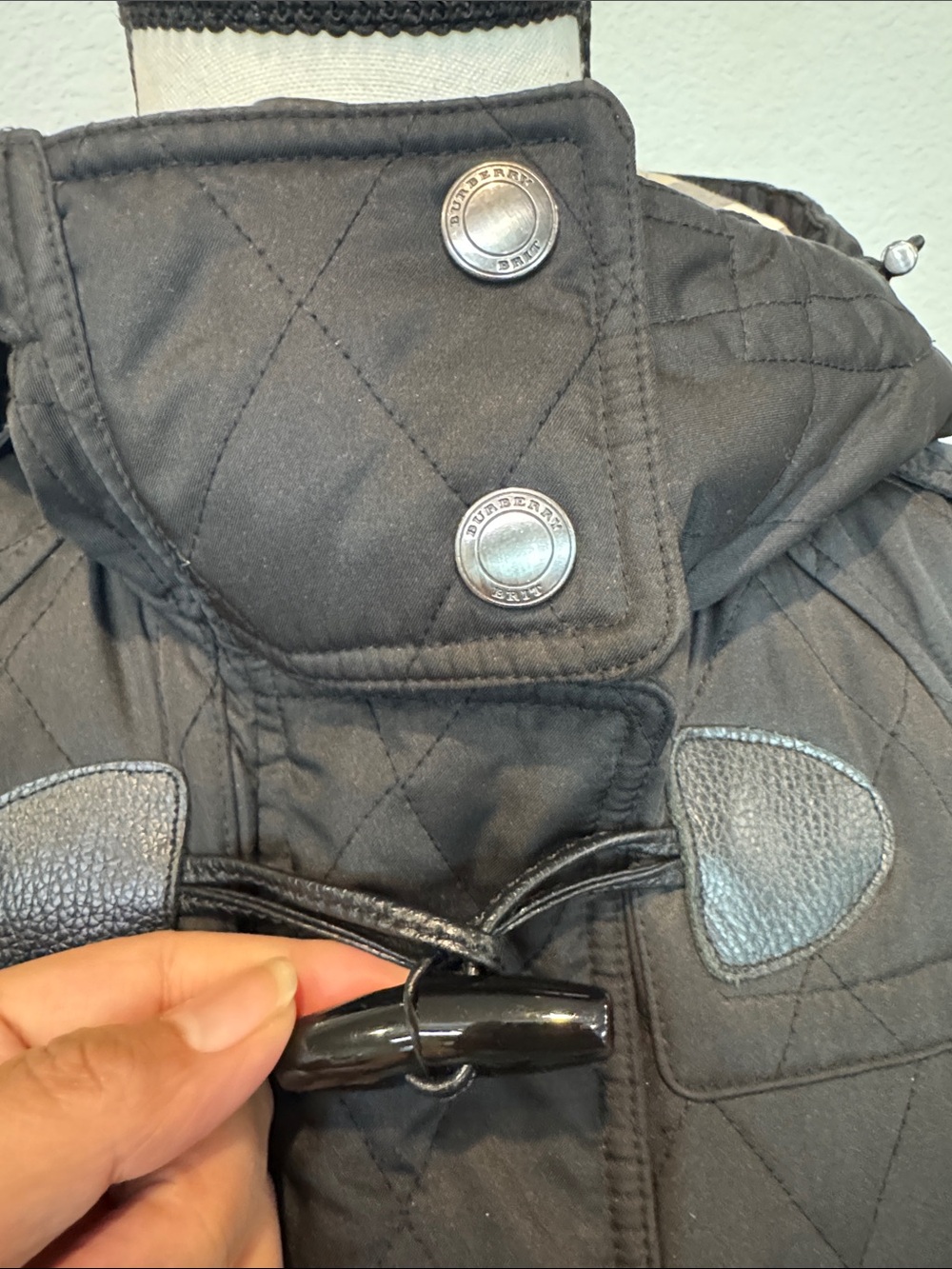 Burberry Black Quilted Jacket with Beige Nova Check Lining - Picture 7 of 12